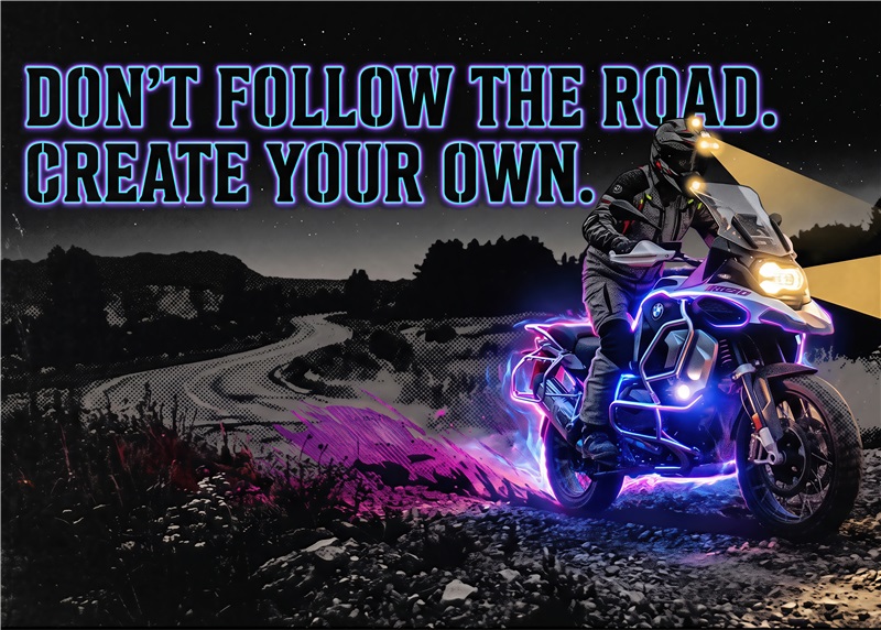 Skab Din Egen Vej med Stil - Denne plakat opmuntrer dig til at tage kontrol over dit livs rejse. Med et dynamisk design, der fanger essensen af frihed på motorcyklen, tilføjer den et futuristisk præg til dit rum. Perfekt til den eventyrlystne sjæl, der værdsætter både stil og uafhængighed.
